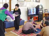 음봉면 새마을부녀회 사랑의 흰떡 나눠