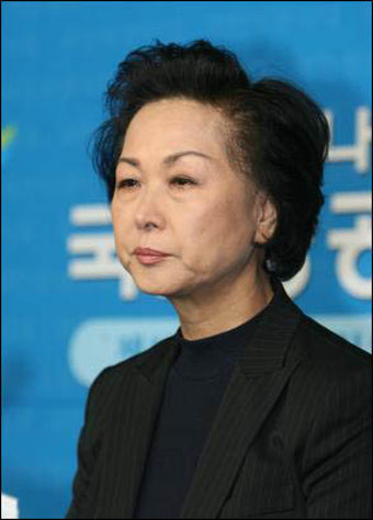 '부동산 과다보유'논란 이춘호 눈물의 사퇴