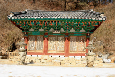 <213> 성혈사(聖穴寺), 뭇 꽃이 핀 나한전 앞에서