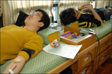 “사랑의 헌혈, 우리가 먼저 팔 걷을게요”