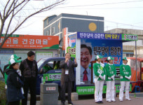 [총선]광주 남구 셋 후보 한곳서 거리 유세