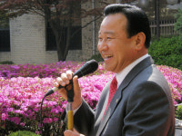 영산홍꽃과 함께 어우러진 ‘작은콘서트’