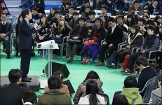 안철수 썰렁 부산대 강연, 의자마저 치워