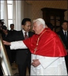 교황 598년만에  재임중 전격 사임 고령으로...