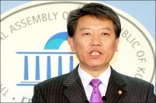 '국회 최루탄 투척' 김선동 의원, 징역형 선고