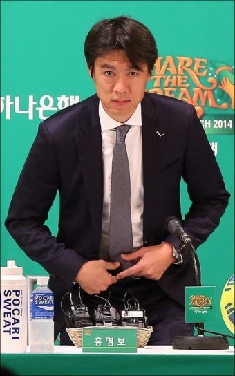 다사다난 홍명보 전 감독 공식석상 “다시 일할 날 올 것”