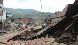 네팔 지진 사망자 5000명·부상자 1만명 넘어