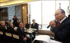 여의도 금배지들, 대한노인회 어르신들에게 배워라