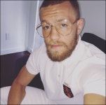 UFC 코너 맥그리거 안경 인증샷...모범생?