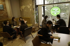 편의점의 무한 진화...세븐일레븐, 남대문에 카페 오픈