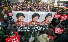 <포토>사상최초, 청와대 100M 앞에서 외치는 퇴진구호