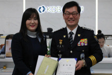 보이스피싱 막은 산업은행 직원, 경찰 감사장 받아