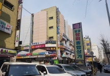 개장 앞둔  제2롯데월드,  주변 상인들과 갈등은 여전