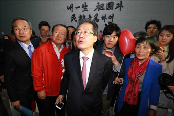 <포토> 박정희 기념관 둘러보는 홍준표