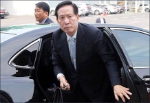 출근하는 송영무 국방부 장관 후보자