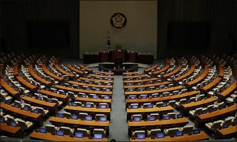 <포토>불꺼진 국회 본회의장,  본회의 무산!