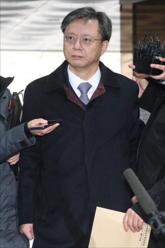 세번째 구속영장 우병우 결국 구속…法 “혐의사실 소명”