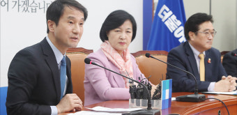 <포토> 한병도 정무수석 '대통령 개헌안 관련 국회 방문'