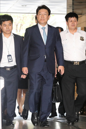 <포토> 구속전피의자심문 출석하는 권성동