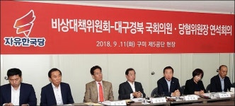 <포토>구미국가산업단지 현장사무소 연석회의 발언하는 김성태