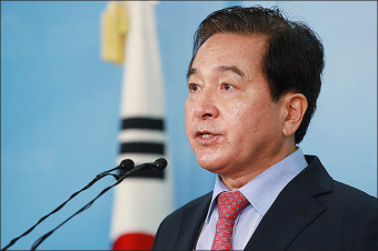 <포토>압수수색 항의 기자회견 가지는 심재철 의원
