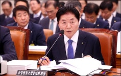 <포토>국정감사 답변하는 김병원 농업협동조합중앙회 회장