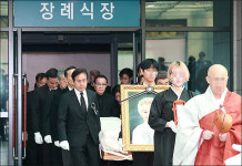 <포토>영화계의 별에서 하늘의 별이 된 신성일...영면