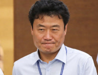 김종천 청와대 소속 비서관·현직판사 음주운전 줄줄이…차량 열차와 충돌 사고도