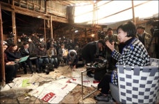 <포토>손혜원, 목포 폐공장에서 적극 해명