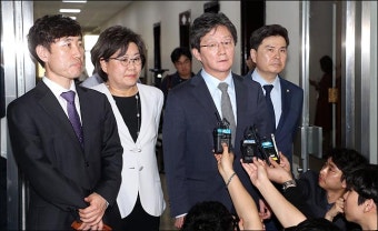 <포토>오신환 사보임 저지 나선 유승민-지상욱-하태경-이혜훈