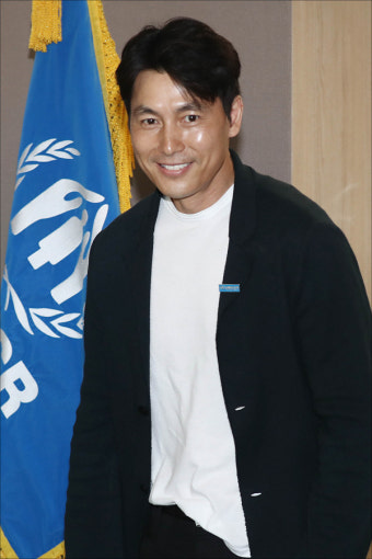 <포토> 기자회견 입장하는 정우성 유엔난민기구 친선대사