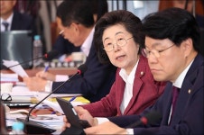 <포토>조국 후보자에게 질의하는 이은재 의원