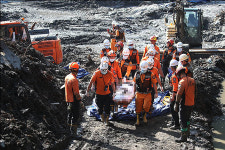 <포토>부산 사하구 산사태...세번째 매몰자 수습