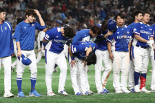 <포토> 인사하는 한국 야구대표팀