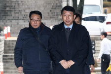 <포토> 영장실질심사 출석하는 김석균-유연식