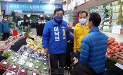  이낙연 24시 마트 방문으로 공식선거운동 시작