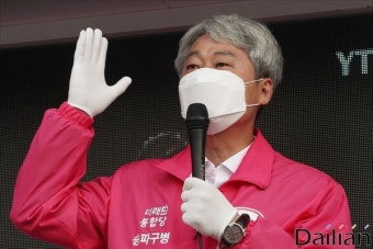 <포토> 출근길 시민들에게 지지호소하는 송파병 김근식