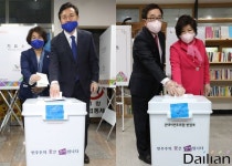 사전투표하는 김영춘-서병수 부산진구갑 후보들