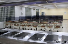 <포토> 급식실에 설치된 투명 가림판