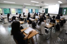 <포토> 초중고 178만 명 오늘 3차 등교