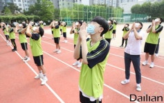 <포토> 코로나19 속 학교 체육 시간