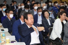 <포토> 더 좋은 세상으로 2차 세미나 참석한 김무성