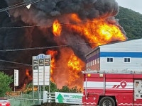 김해 윤활유 첨가제 창고서 화재...인근 주민 대피