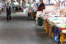 <포토> 코로나19 재확산에 전통시장 한산