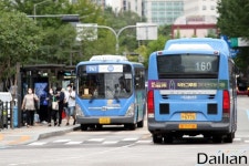  오늘 오후 9시부터 서울 시내버스 325개 노선 감축 운행