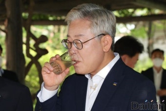 이재명, 자신 비판 국책기관 '문책' 논란…김근식 