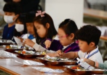 학교급식업체 1년 통으로 날릴 판…재난지원에서도 ‘소외’