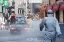 <포토> 이태원 거리는 소독중