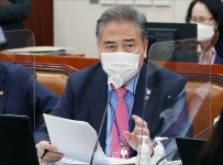 독대하며 농담까지… 박진, 바이든 인맥 주목