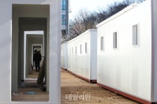임시 병상 모습 갖추는 컨테이너형 치료 공간